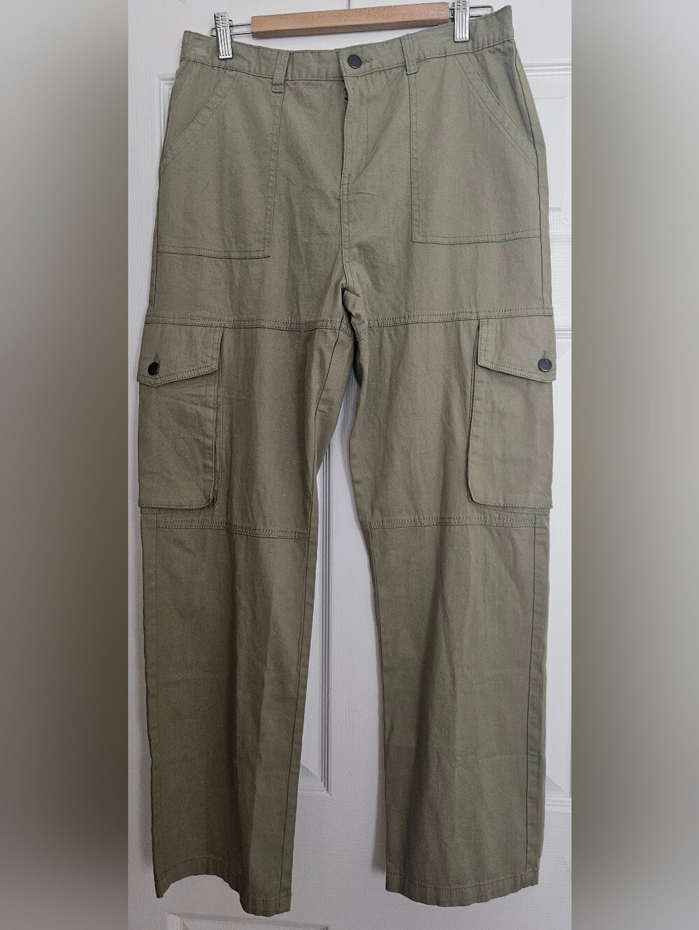 Forever 21 Woman's Cargo Pants  Like New. Size US XL. Stretchable. Cotton.